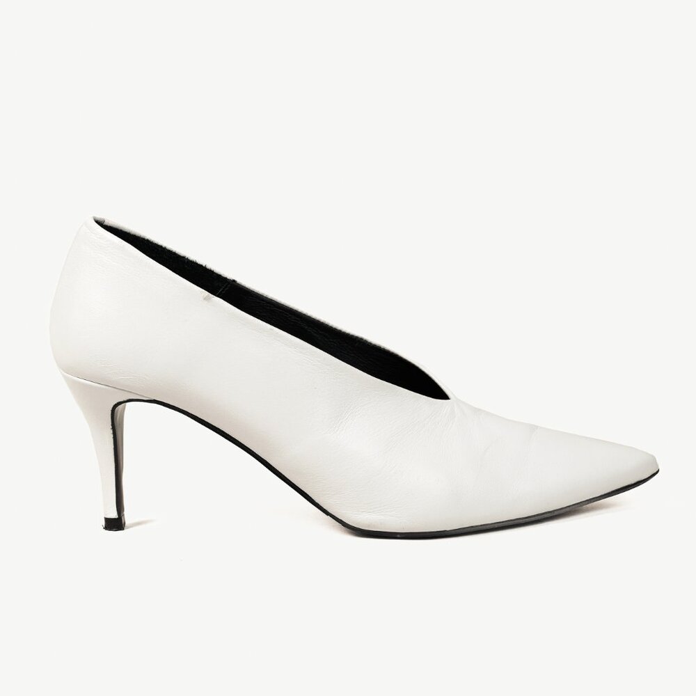 Billi Bi White Leather Pointed-Toe Pumps